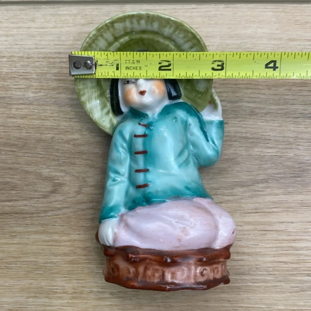 Vintage Chinese Wall Pocket‎ Figural Vase